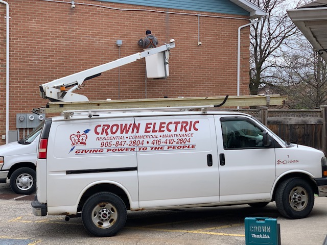 electrician bucket truck service electrician bucket truck service